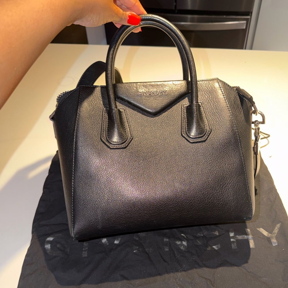 Givenchy Small Antigona Bag in Black Grain Leather , Used, comes with receipt!